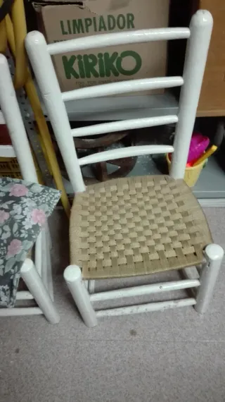 Silla madera antigua blanca