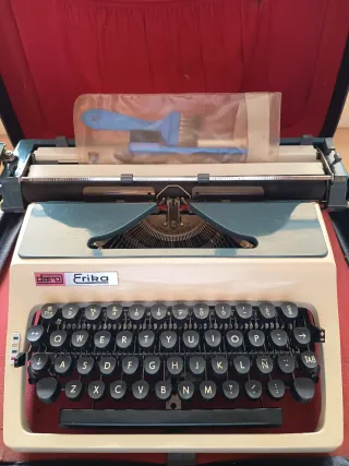 Máquina de escribir portátil "Erika-Daro" mod. 41