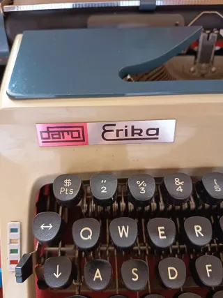 Máquina de escribir portátil "Erika-Daro" mod. 41