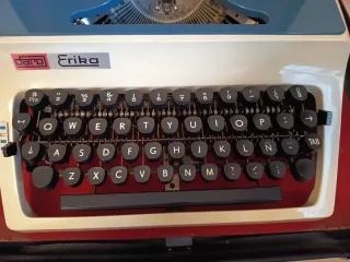 Máquina de escribir portátil "Erika-Daro" mod. 41