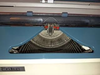 Máquina de escribir portátil "Erika-Daro" mod. 41