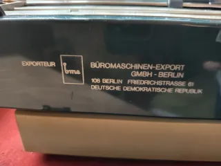 Máquina de escribir portátil "Erika-Daro" mod. 41