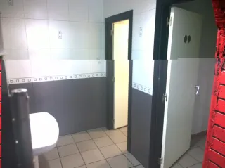 Restaurante con 2 casas