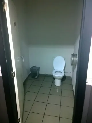 Restaurante con 2 casas