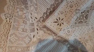 Mantel antiguo de encaje y bordado