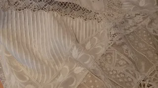 Mantel antiguo de encaje y bordado