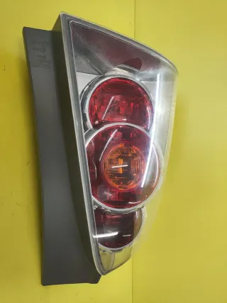 PILOTO TRASERO IZQUIERDO TOYOTA COROLLA VERSO