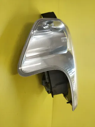 PILOTO TRASERO IZQUIERDO TOYOTA COROLLA VERSO