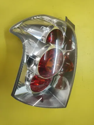 PILOTO TRASERO IZQUIERDO TOYOTA COROLLA VERSO