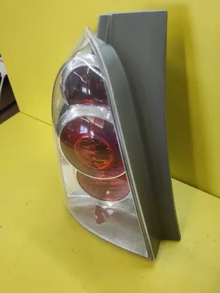 PILOTO TRASERO IZQUIERDO TOYOTA COROLLA VERSO