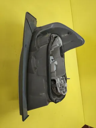 PILOTO TRASERO IZQUIERDO TOYOTA COROLLA VERSO