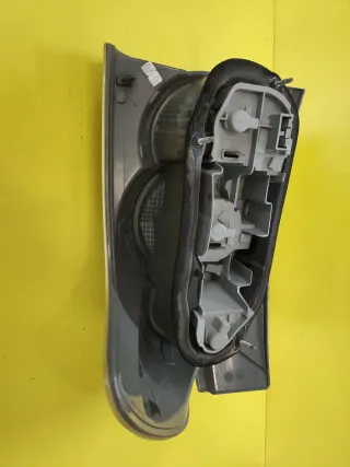 PILOTO TRASERO IZQUIERDO TOYOTA COROLLA VERSO