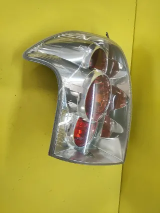 PILOTO TRASERO IZQUIERDO TOYOTA COROLLA VERSO