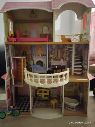 Casa de muñecas con muebles