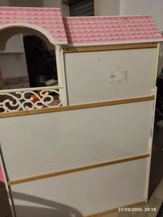 Casa de muñecas con muebles