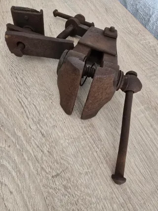 Tornillo de banco antiguo