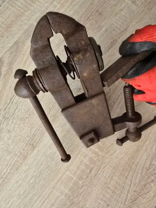 Tornillo de banco antiguo