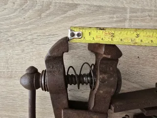 Tornillo de banco antiguo