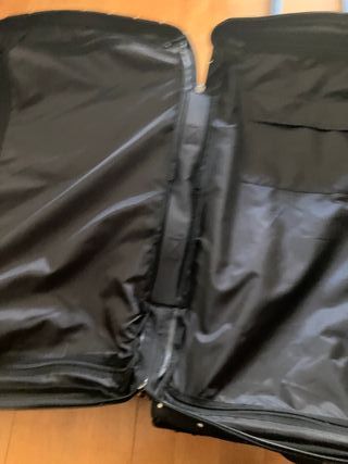 Maleta de viaje mediana Eastpak negra