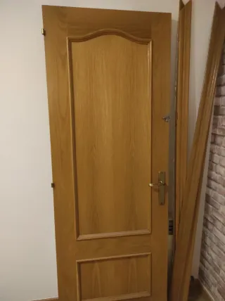 Puerta interior de madera