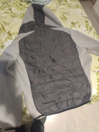 Chaqueta Jack & Jones gris y negra