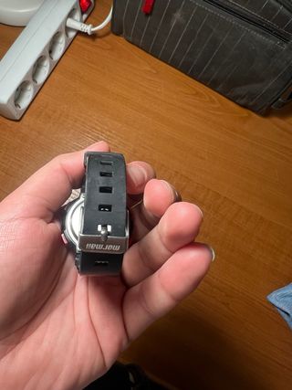 Reloj Mormaii Negro y Rojo