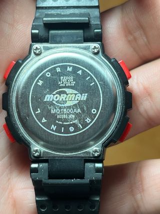 Reloj Mormaii Negro y Rojo