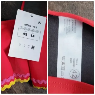 Bikini con volantes y ribetes