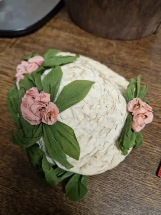 Cappello bambola carta intrecciata fiori