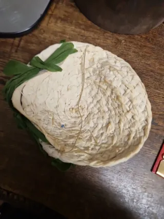 Cappello bambola carta intrecciata fiori