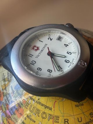Reloj Victorinox Clásico con Fechador
