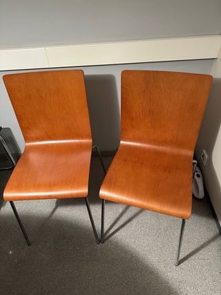 Sillas de madera y metal