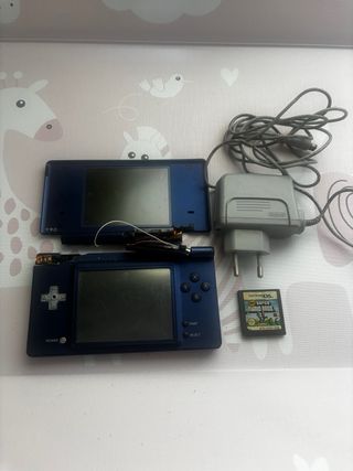 Nintendo DSi Azul + Cargador + Juego