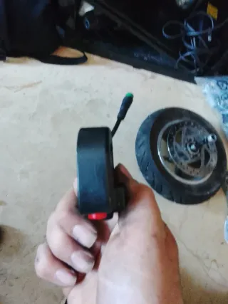 Manillar patinete eléctrico: Bocina y Luces