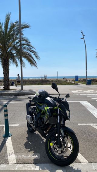 Kawasaki Z125 2022 Negra/Verde 11.000 km