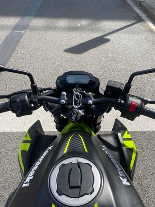 Kawasaki Z125 2022 Negra/Verde 11.000 km