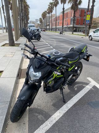 Kawasaki Z125 2022 Negra/Verde 11.000 km