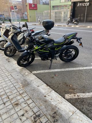 Kawasaki Z125 2022 Negra/Verde 11.000 km