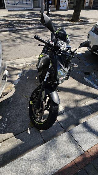 Kawasaki Z125 2022 Negra/Verde 11.000 km