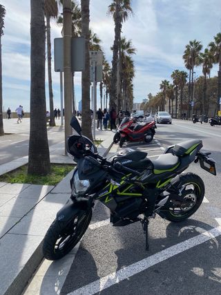 Kawasaki Z125 2022 Negra/Verde 11.000 km