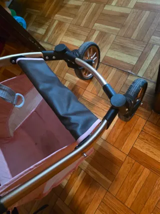 Carrito de bebé rosa