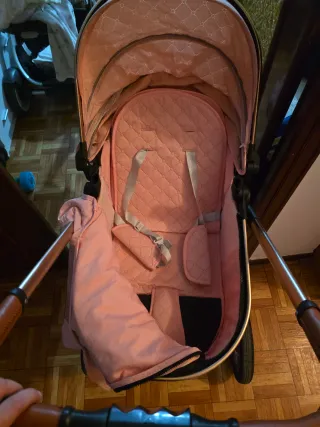 Carrito de bebé rosa