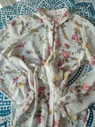 Blusa Lefties floral blanca