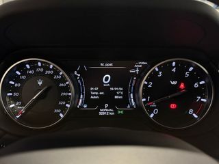 Maserati Levante TROFEO V8 3.8 TWIN-TURBO.- " 4X4 ".- " IMPECABLE ".- " MUY EQUIPADO ".- " GARANTÍA OFICIAL MASERATI ".-