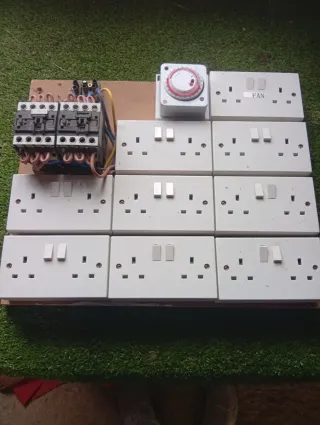 Cuadro Eléctrico con Temporizador y Bases