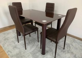 DESCUENTO!! Mesa cristal y 4 sillas comedor marrón