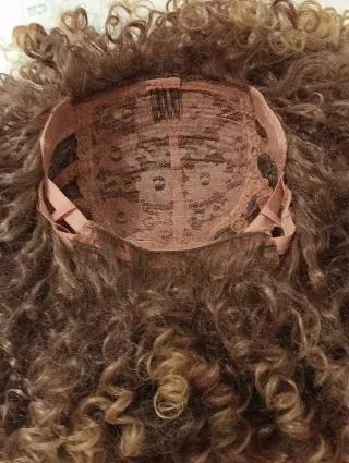 Peluca rizada cómoda nueva