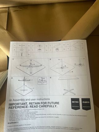 Mesa alta negra y gris