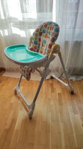 Trona de bebé con funda de búhos