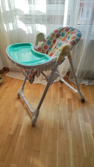 Trona de bebé con funda de búhos